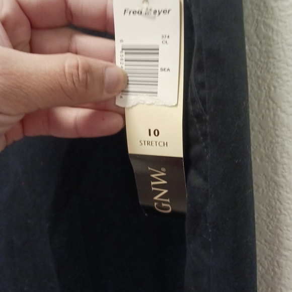 GNW Womens Black Shorts Strech Bernida Size 10 ELLE - Picture 8 of 8